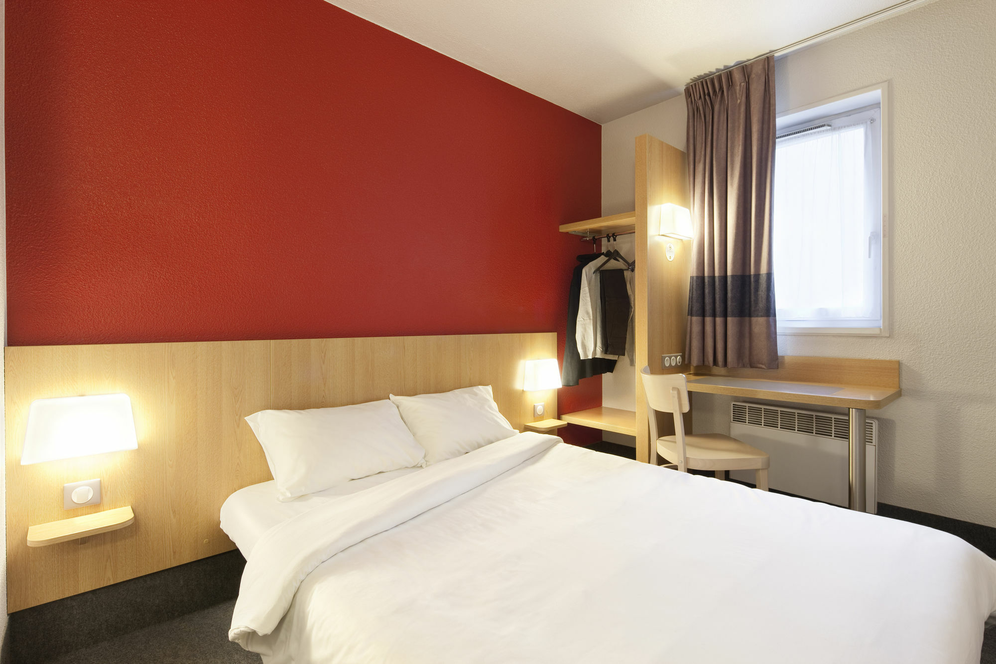 B And B Hotel Limoges Bagian luar foto