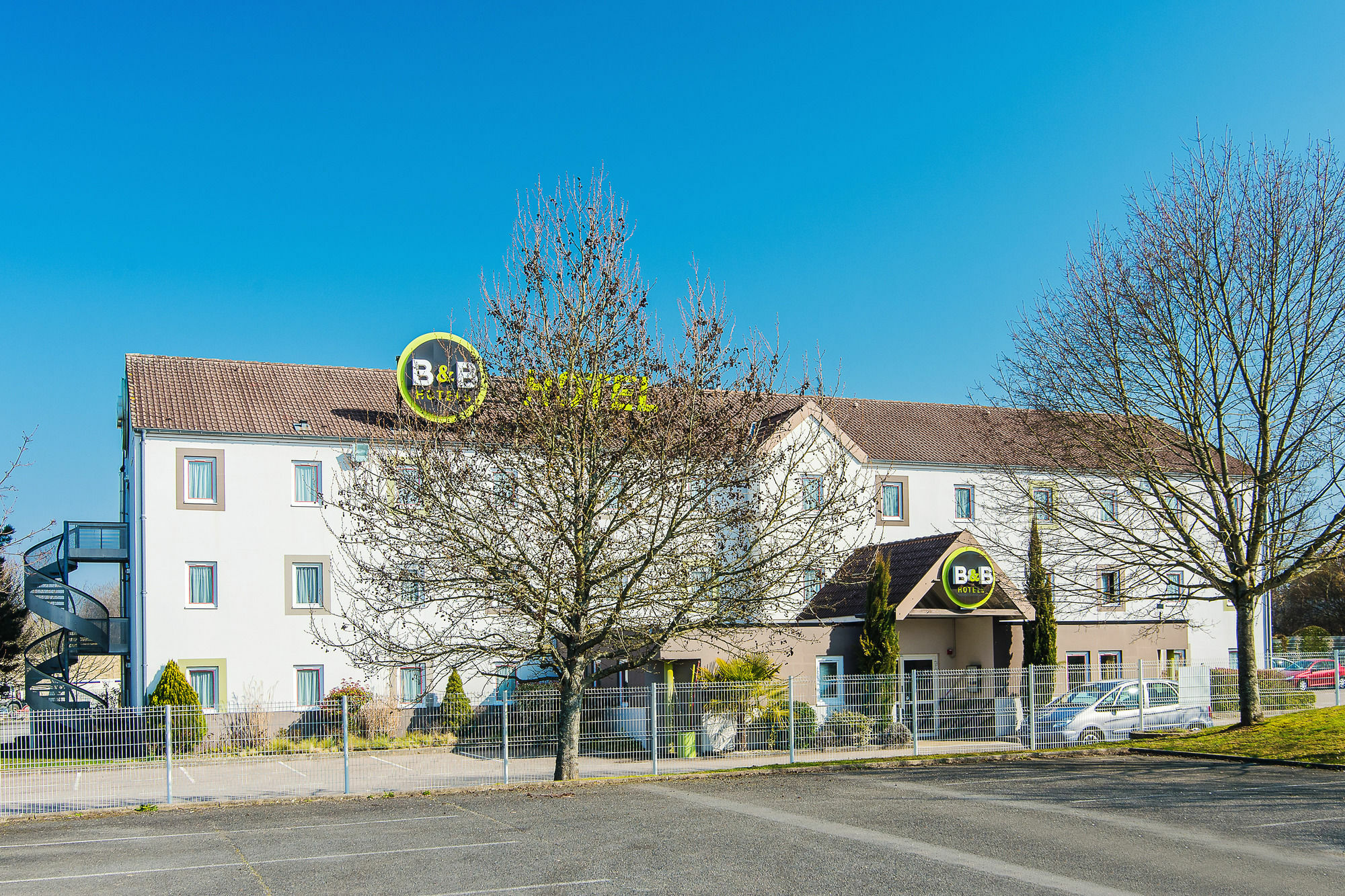 B And B Hotel Limoges Bagian luar foto